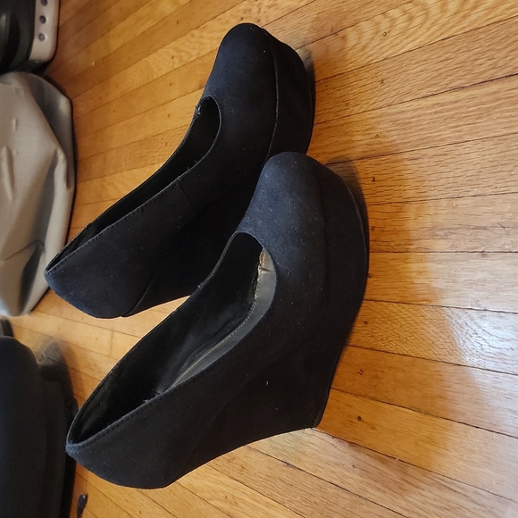Wedge Heels - Picture 2 of 2